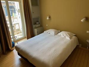 Comfort Queen Room with Terrace and Air-conditioning room in Hotel Salvators