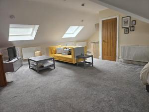 1 Bed Loft - Sleeps 2 - Parking - Wifi