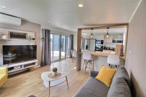 Chalet avec clim - Piscine - 4 adultes - 2 enfants