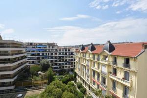 Nice Signature Halévy