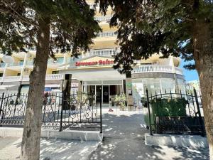 Menada Miramar Palace Apartments