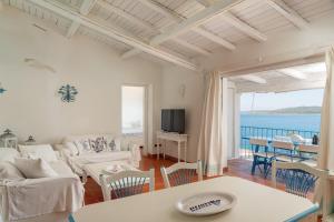 Casa Azzurra con Terrazza Vista Mare by Wonderful Italy