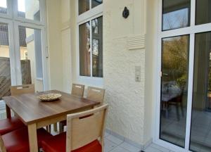 Ferienwohnung 4 Rosenbogen - Familienwohnung mit Wintergarten und Terrasse