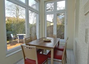 Ferienwohnung 4 Rosenbogen - Familienwohnung mit Wintergarten und Terrasse