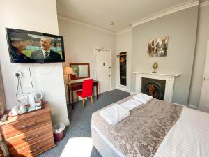 Superior Double Room room in The Broadway Hotel