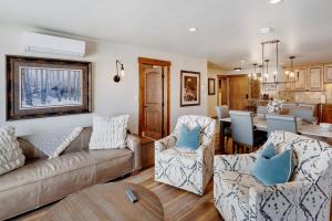 Bear Claw 406 - Ski-in Ski-out Condo!