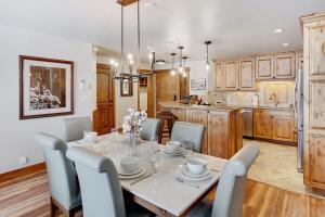 Bear Claw 406 - Ski-in Ski-out Condo!