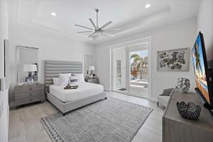 Waterfront home with pool, spa and kayakspaddleboards