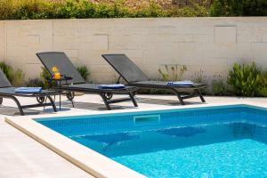 Stunning Villa In Podstrana With Outdoor Swimming Pool, Sauna And Wifi