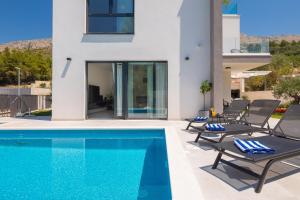 Stunning Villa In Podstrana With Outdoor Swimming Pool, Sauna And Wifi