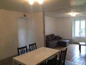 Appartements (M-2) Montval-sur-loir Studio N•2 : photos des chambres