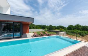 Amazing Villa In Linjan With Wifi And 4 Bedrooms