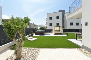 Apartment MI Čiovo with private HOT TUB and garden