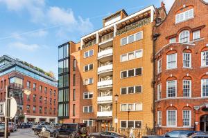 Luxury Flat 2BR 2BA with AC and Private Balcony View of Harrods