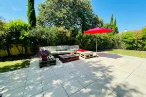 Spacious cocoon with pool in La Rochelle - 佩里尼