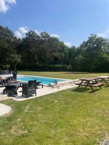 Maisons de vacances Longere Solognote piscine + 2*boxes chevaux et pre : photos des chambres