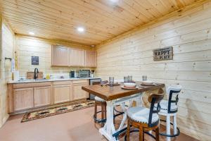 Charming Cabin Near Roaring River State Park!