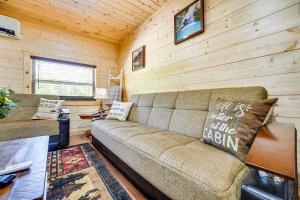 Charming Cabin Near Roaring River State Park!