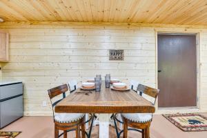 Charming Cabin Near Roaring River State Park!