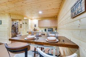 Charming Cabin Near Roaring River State Park!