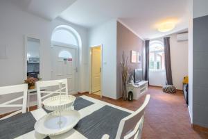 Apartments Villa Dora 