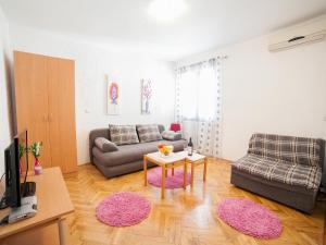 One-Bedroom Apartment with Balcony room in Apartments Viktorija