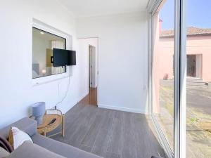 Capelas House Family