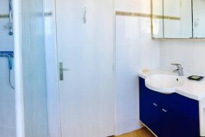 Sunny, modern apartment