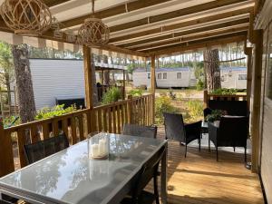 Charmant Mobilhome avec espace vert au milieu des pins proche de la plage sur le camping "les dunes de contis"