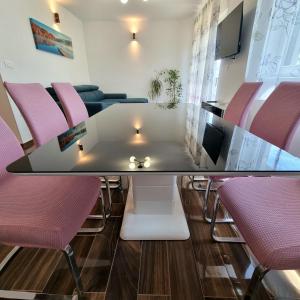 APARTMENTS HAPPINESS