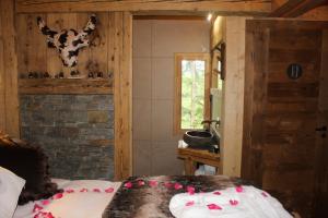 Chalets Les Ecrins du Val de Mouthe, JURA : photos des chambres