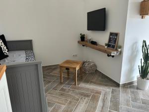 Charmant Studio dans villa - jardin privatif .