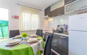 Stunning Apartment In Karin Gornji 