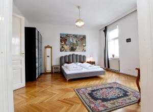 BRIGHT ELEGANT FLAT in Center