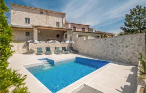 Stunning Home In Vizinada With Outdoor Swimming Pool, 3 Bedrooms And Wifi