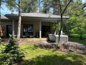 Lodge avec bain à remous privatif, proche du golf et piscine réservée - Confort et activités garanties - FR-1-582-373