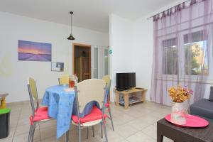 Apartments by the sea Kastel Kambelovac, Kastela - 20605