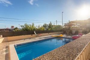 Apartments with a swimming pool Kastel Sucurac, Kastela - 21394