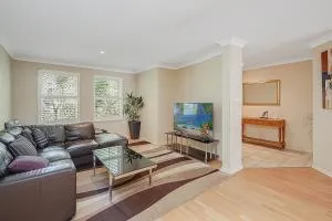 Honeysuckle Townhouses - Seafarers - Hamilton