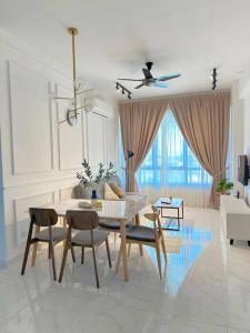 Netflix Two Bedroom Troika Kota Bharu Homestay 118