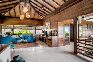 Villa Champa - Family Friendly Accessible villa inc Pool Fence and Car and Driver