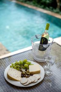 Villa Champa - Family Friendly Accessible villa inc Pool Fence and Car and Driver