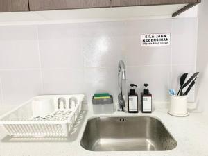 Netflix 2 Bedroom Troika Kota Bharu Homestay 1812