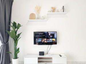 Netflix 2 Bedroom Troika Kota Bharu Homestay 1812