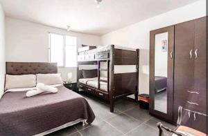 Alojamiento "Cómo en CASA" cerca al Aeropuerto!!