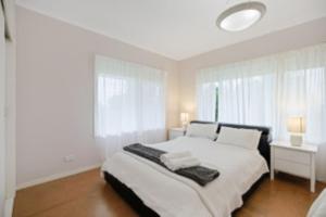 35 Waikiki Crescent