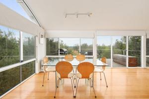 Modern Sanctuary by the Silverleaves Beach