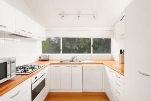 Modern Sanctuary by the Silverleaves Beach