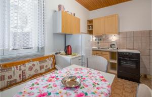 Beautiful Apartment In Porec With Wifi