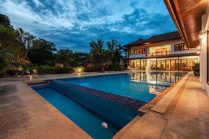 Large 6 Bed Luxury Villa on the Golf Course PHJ
